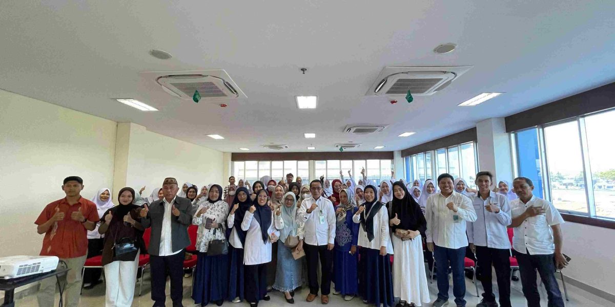 Rapat orang tua dan wali untuk persiapan PKL mahasiswa Gizi di RSUP Kandou Manado